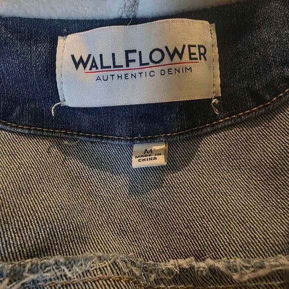 WallFlower Juniors Crop Denim Jacket with Fleece Hood & Sleeves Medium - Picture 2 of 7